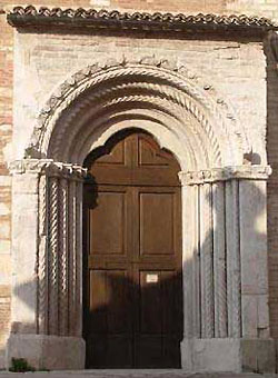 Il magnifico portale di S.Agostino